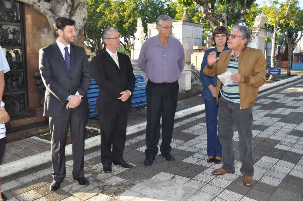 Foto - Homenagem ao Capitão José Gomes Pinheiro pelo Prefeito João Cury Neto em 14/04/2011
