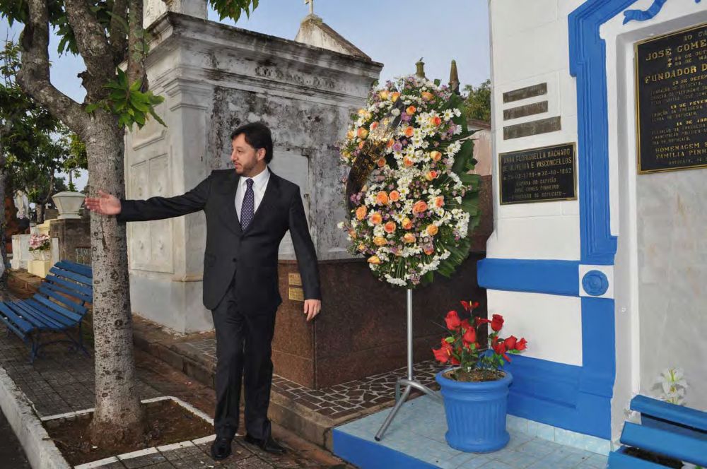 Foto - Homenagem ao Capitão José Gomes Pinheiro pelo Prefeito João Cury Neto em 14/04/2011