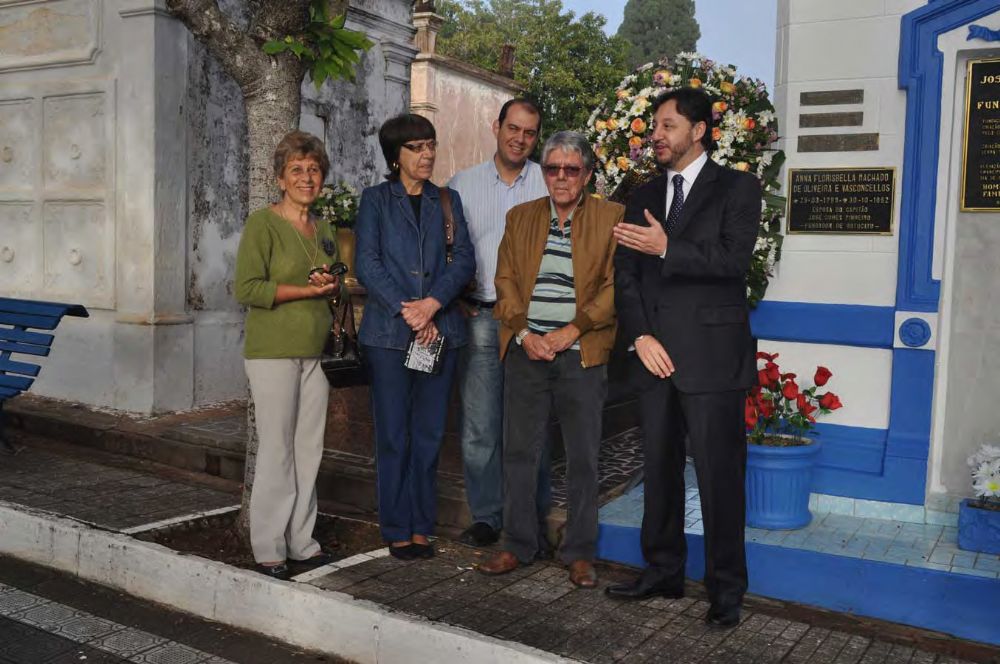 Foto - Homenagem ao Capitão José Gomes Pinheiro pelo Prefeito João Cury Neto em 14/04/2011