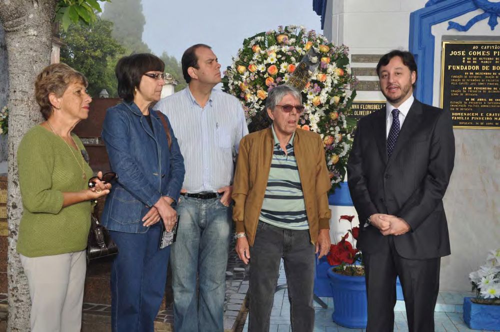 Foto - Homenagem ao Capitão José Gomes Pinheiro pelo Prefeito João Cury Neto em 14/04/2011