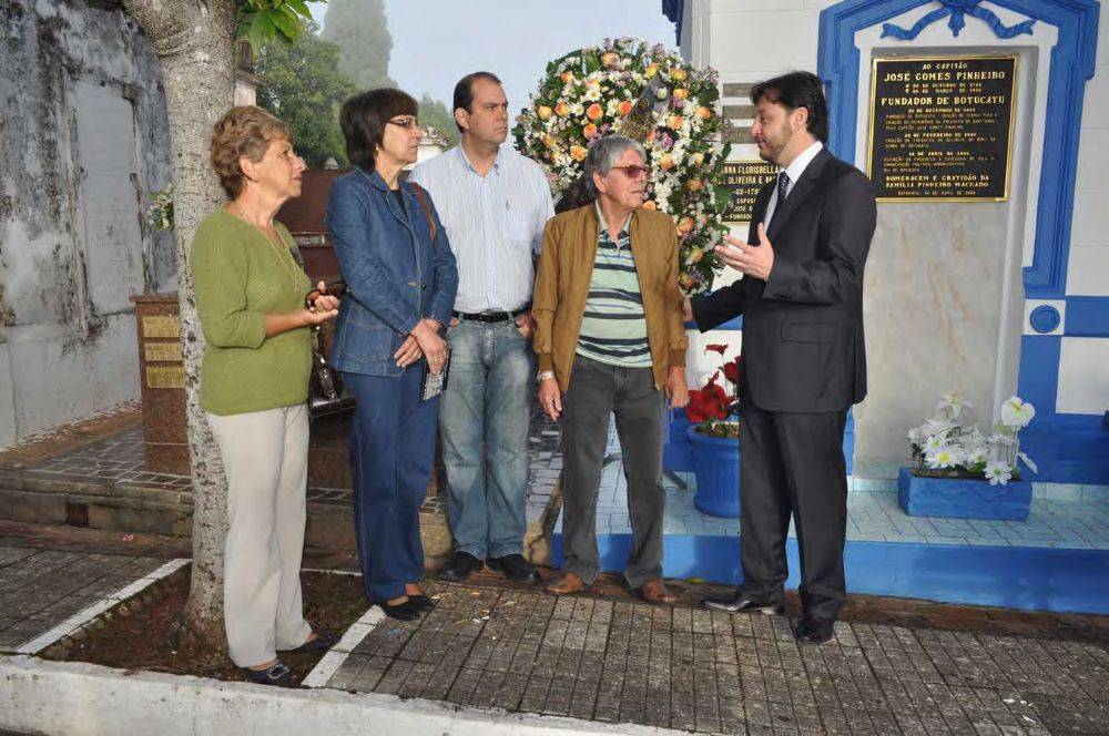 Foto - Homenagem ao Capitão José Gomes Pinheiro pelo Prefeito João Cury Neto em 14/04/2011