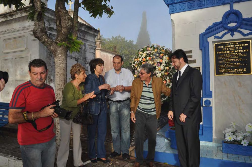 Foto - Homenagem ao Capitão José Gomes Pinheiro pelo Prefeito João Cury Neto em 14/04/2011