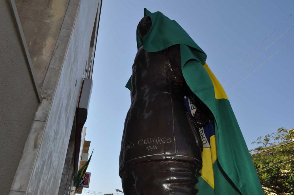 Foto - Inauguração da Estátua de Anesia Pinheiro Machado em Itapetininga em 16/07/2011