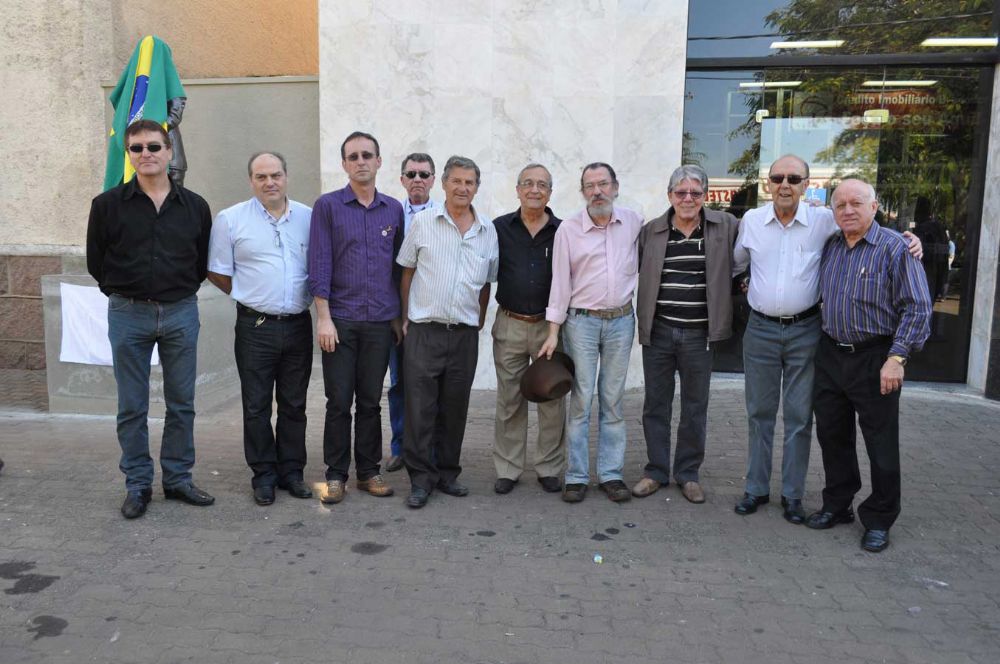 Foto - Inauguração da Estátua de Anesia Pinheiro Machado em Itapetininga em 16/07/2011