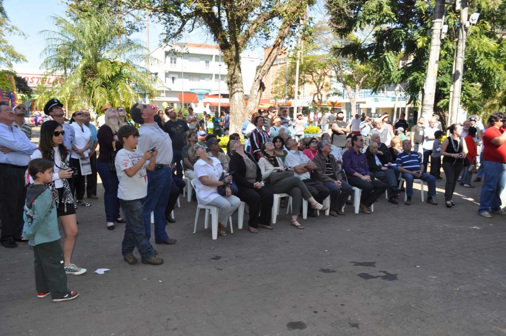 Foto - Inauguração da Estátua de Anesia Pinheiro Machado em Itapetininga em 16/07/2011