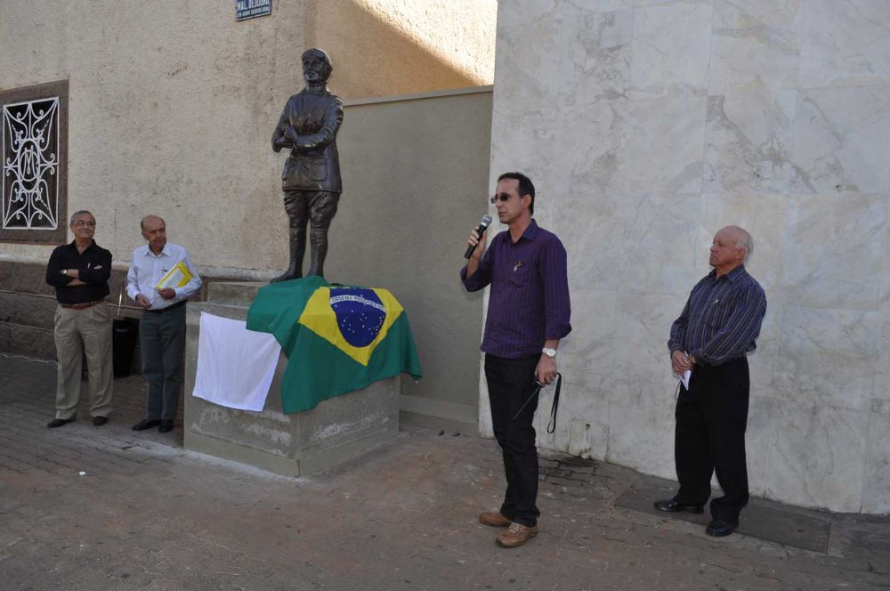 Foto - Inauguração da Estátua de Anesia Pinheiro Machado em Itapetininga em 16/07/2011