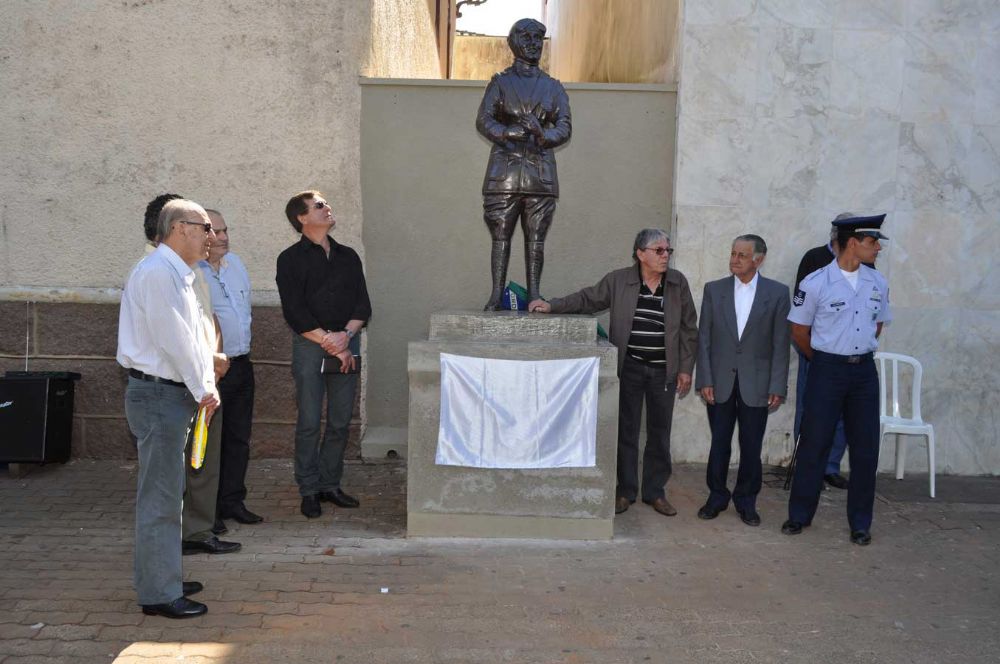 Foto - Inauguração da Estátua de Anesia Pinheiro Machado em Itapetininga em 16/07/2011