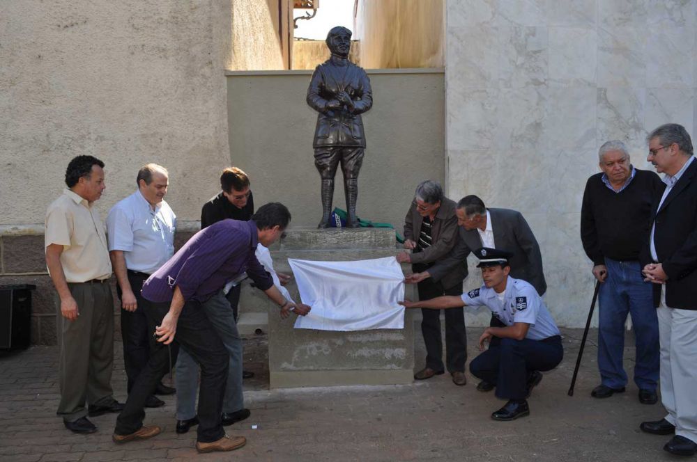 Foto - Inauguração da Estátua de Anesia Pinheiro Machado em Itapetininga em 16/07/2011