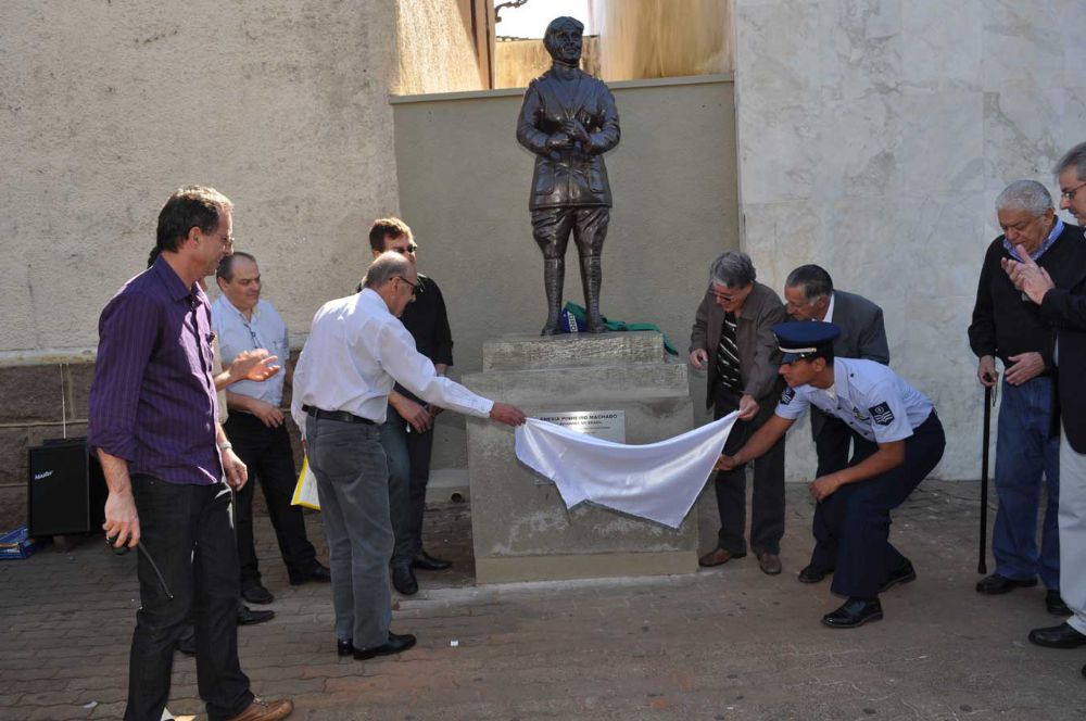 Foto - Inauguração da Estátua de Anesia Pinheiro Machado em Itapetininga em 16/07/2011