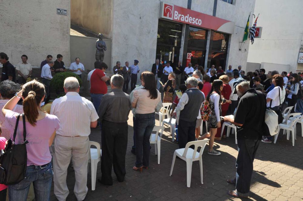 Foto - Inauguração da Estátua de Anesia Pinheiro Machado em Itapetininga em 16/07/2011