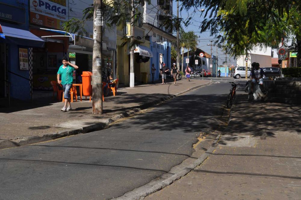 Foto - Inauguração da Estátua de Anesia Pinheiro Machado em Itapetininga em 16/07/2011