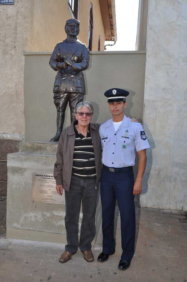 Foto - Inauguração da Estátua de Anesia Pinheiro Machado em Itapetininga em 16/07/2011
