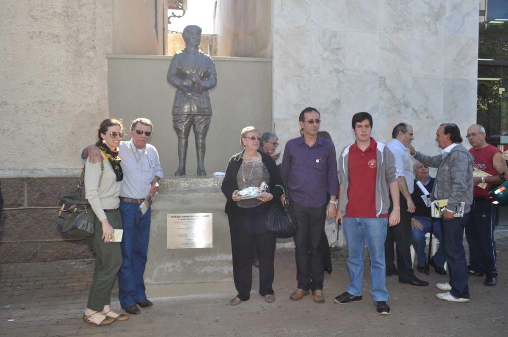 Foto - Inauguração da Estátua de Anesia Pinheiro Machado em Itapetininga em 16/07/2011